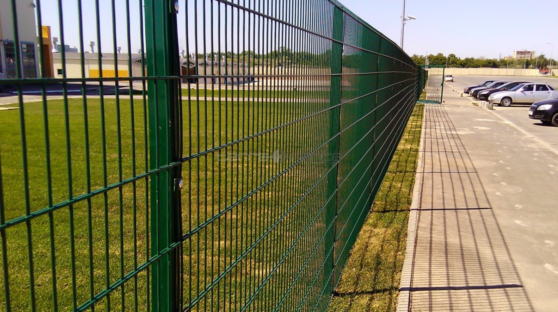 Гардис 3д забор. Ограждение зданий и сооружений. Периметральное ограждение территории бастион. Сварной забор с гнутыми элементами простой. Бастион панель ограждения.